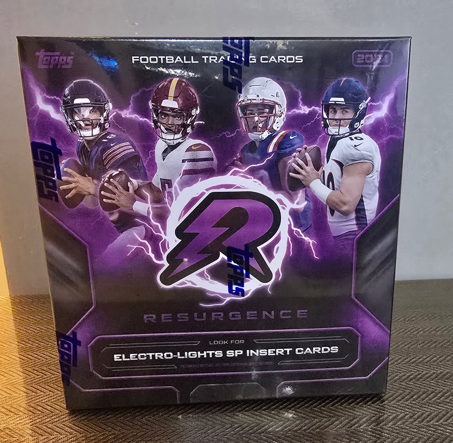 2024 Topps Resurgence Cartes Football NFL Méga Box Panini