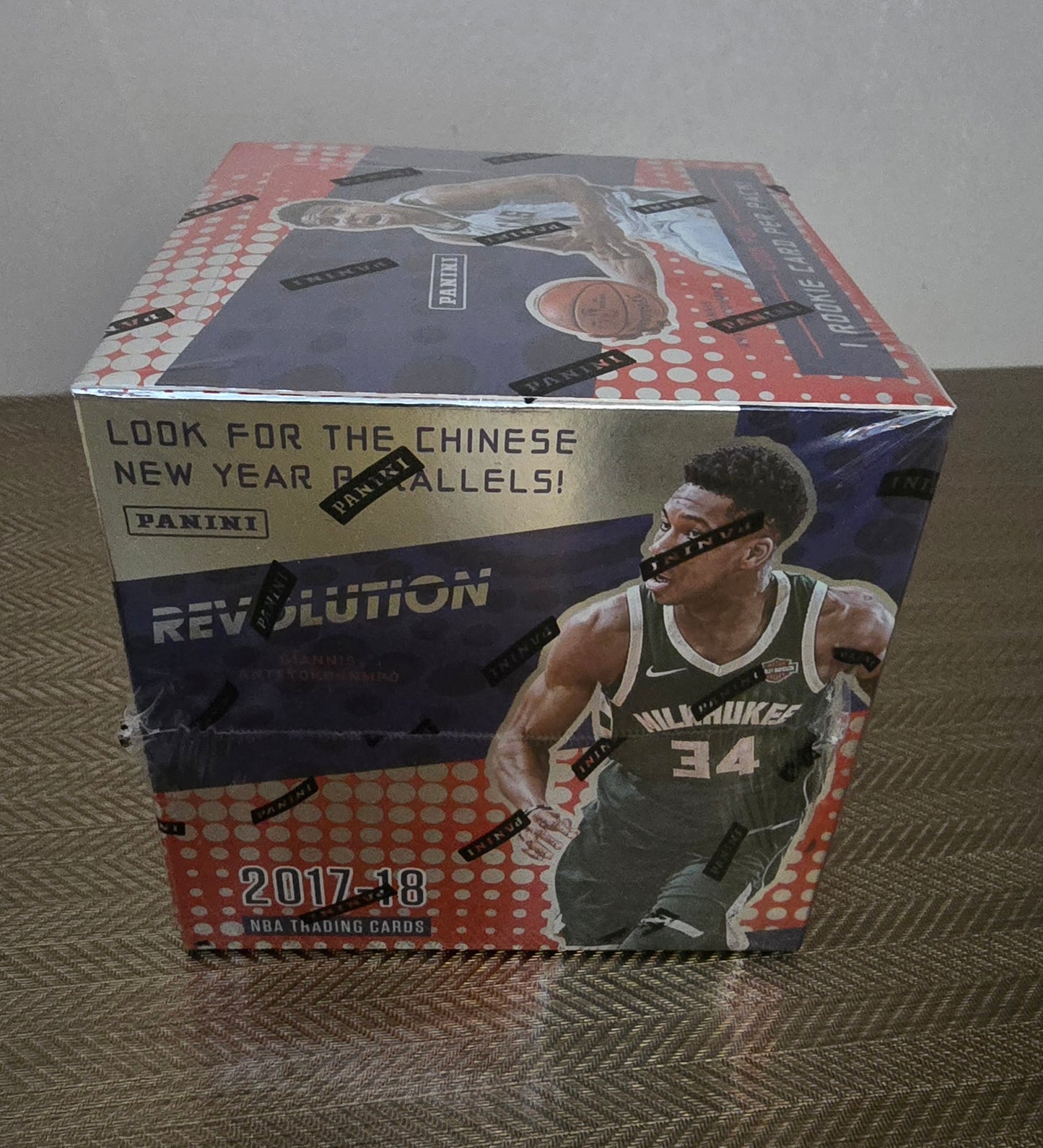 2017-18 Panini Revolution Cartes Basketball NBA Chinese New Year Box