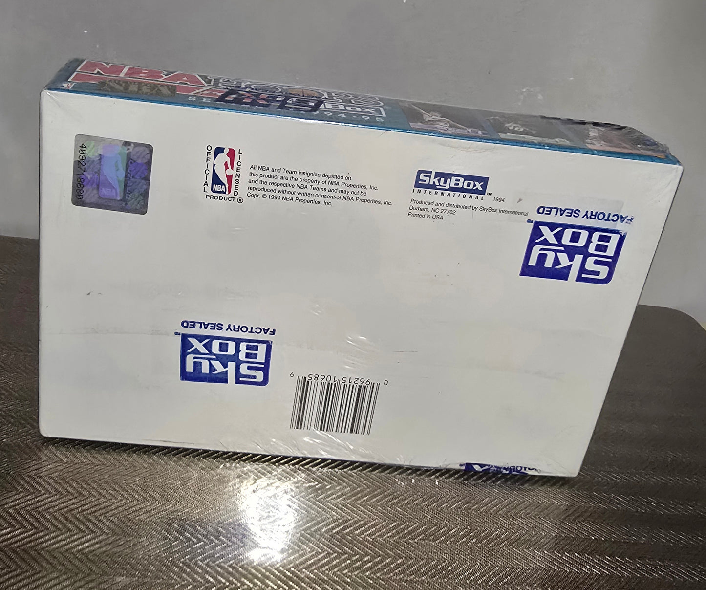 1994-95 SkyBox Hoops Series 1 Cartes Basketball NBA Pack