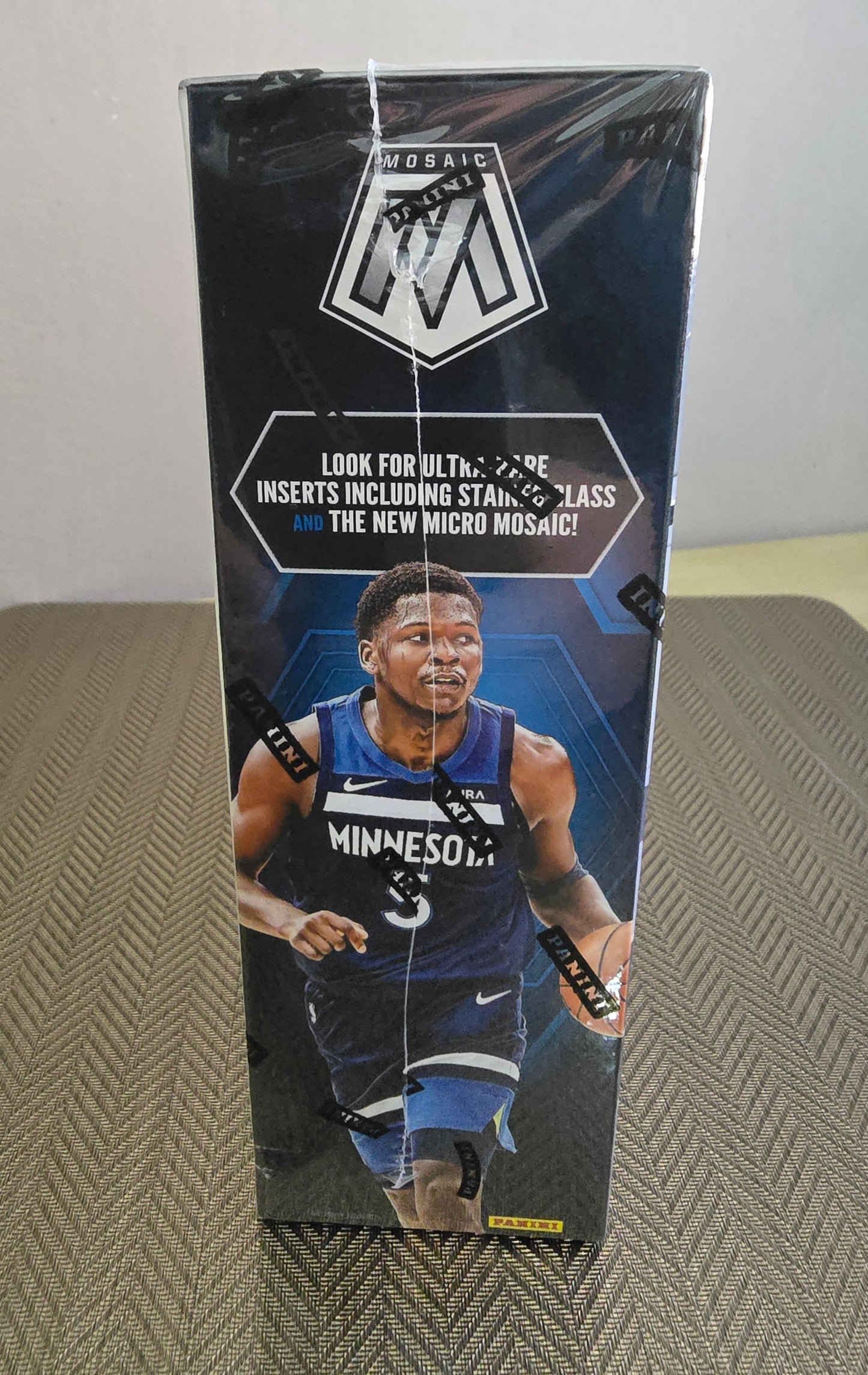 2023/24 Panini Mosaic Cartes Basketball NBA Mega Box (Blue & Pink Mosaic)