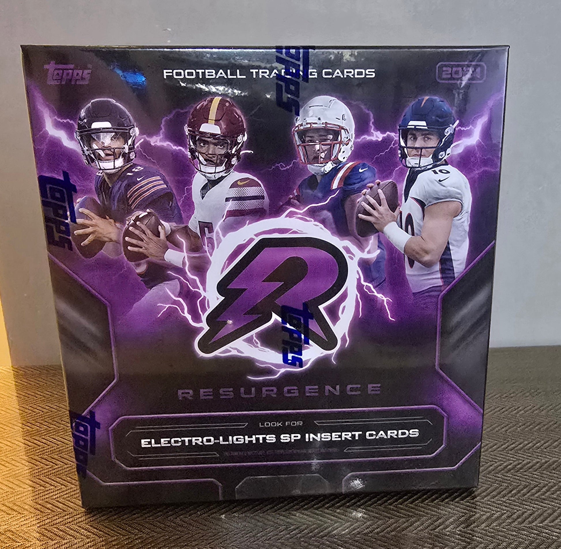 2024 Topps Resurgence Cartes Football NFL Méga Box Panini