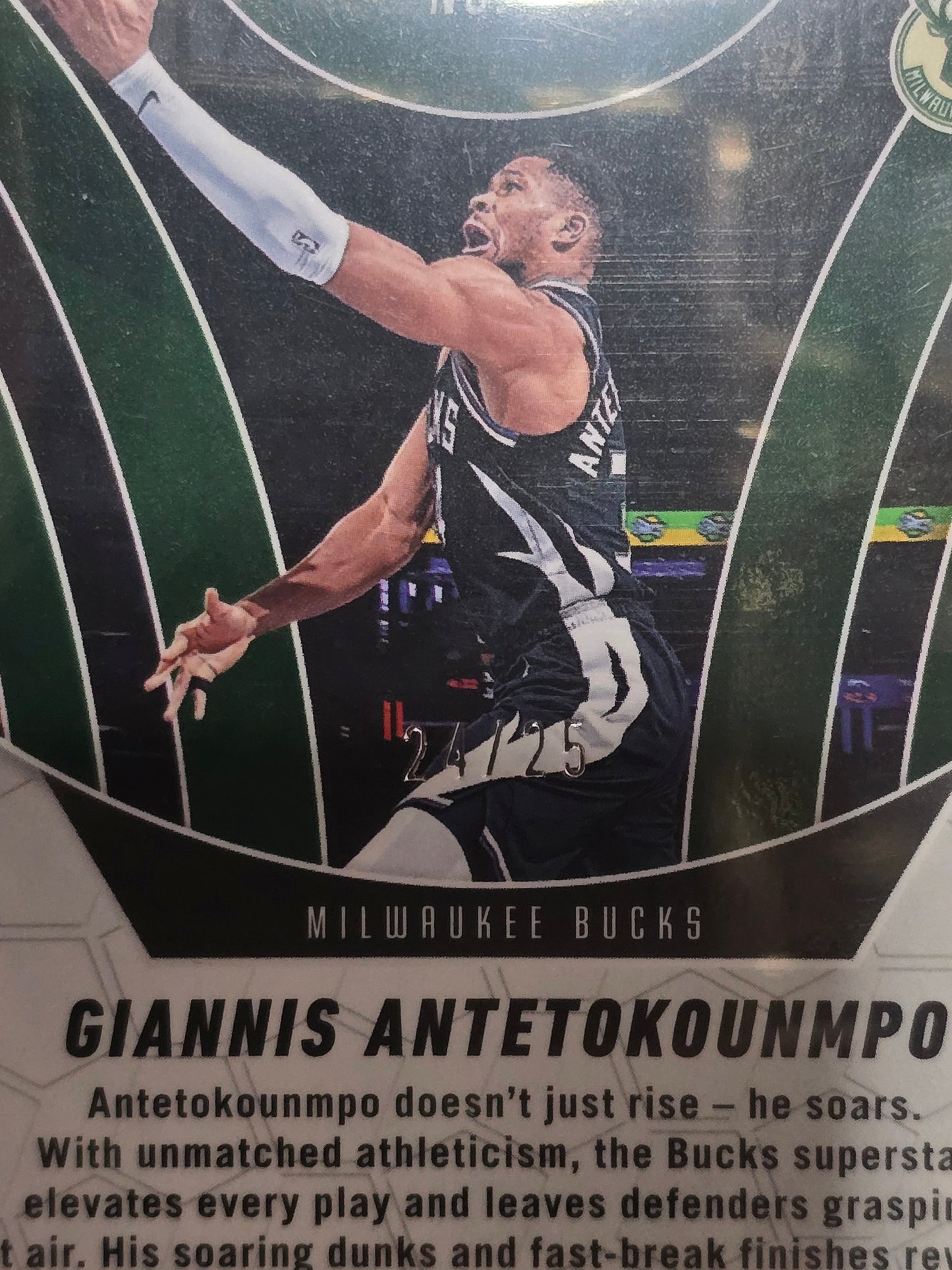 2024-25 Panini Mosaic Basketball NBA - GIANNIS ANTETOKOUNMPO - Carte Insert Elevate #24/25 Panini