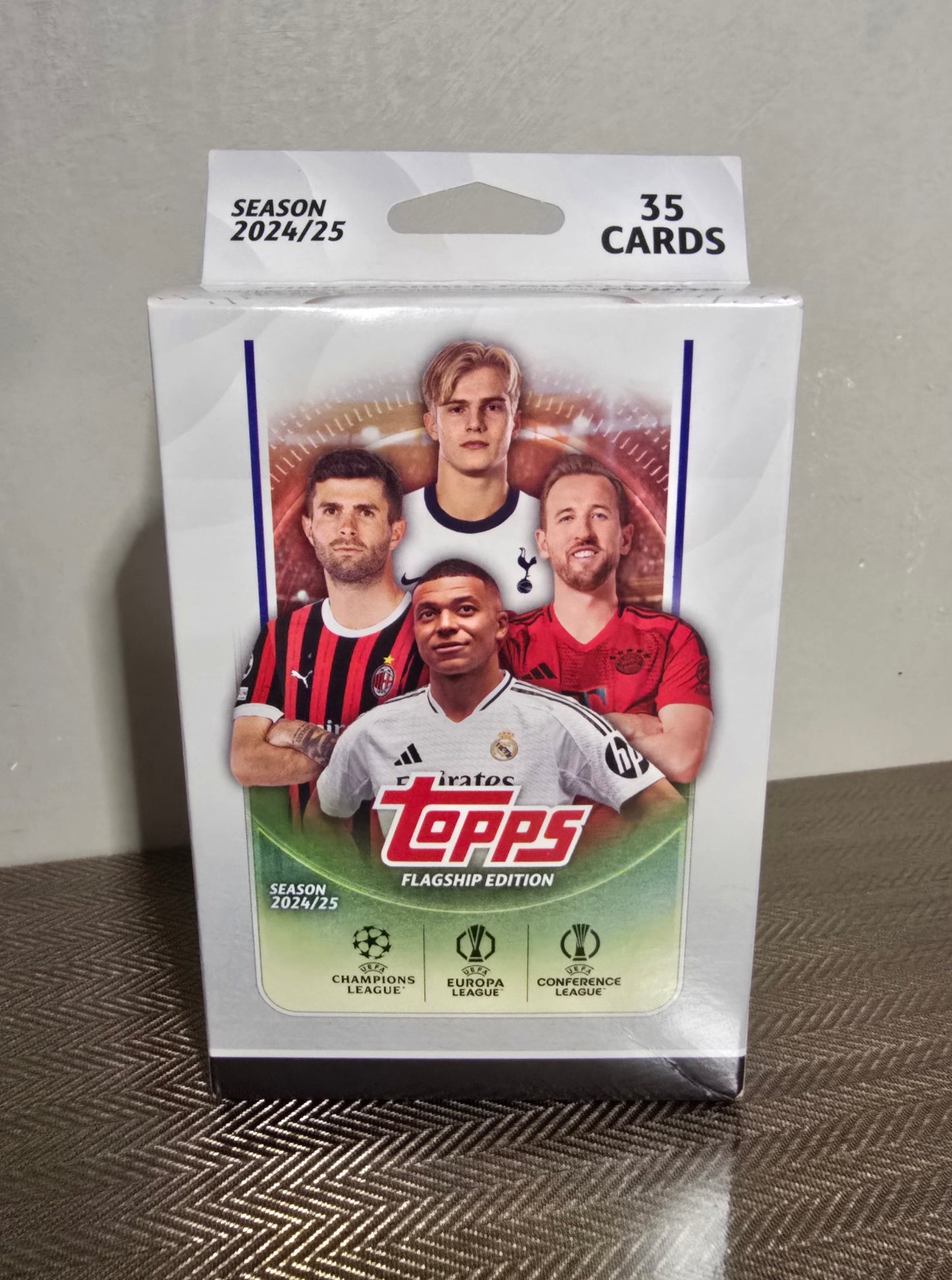 2024-25 Topps UEFA Club Competitions Cartes Foot Soccer Hanger Box
