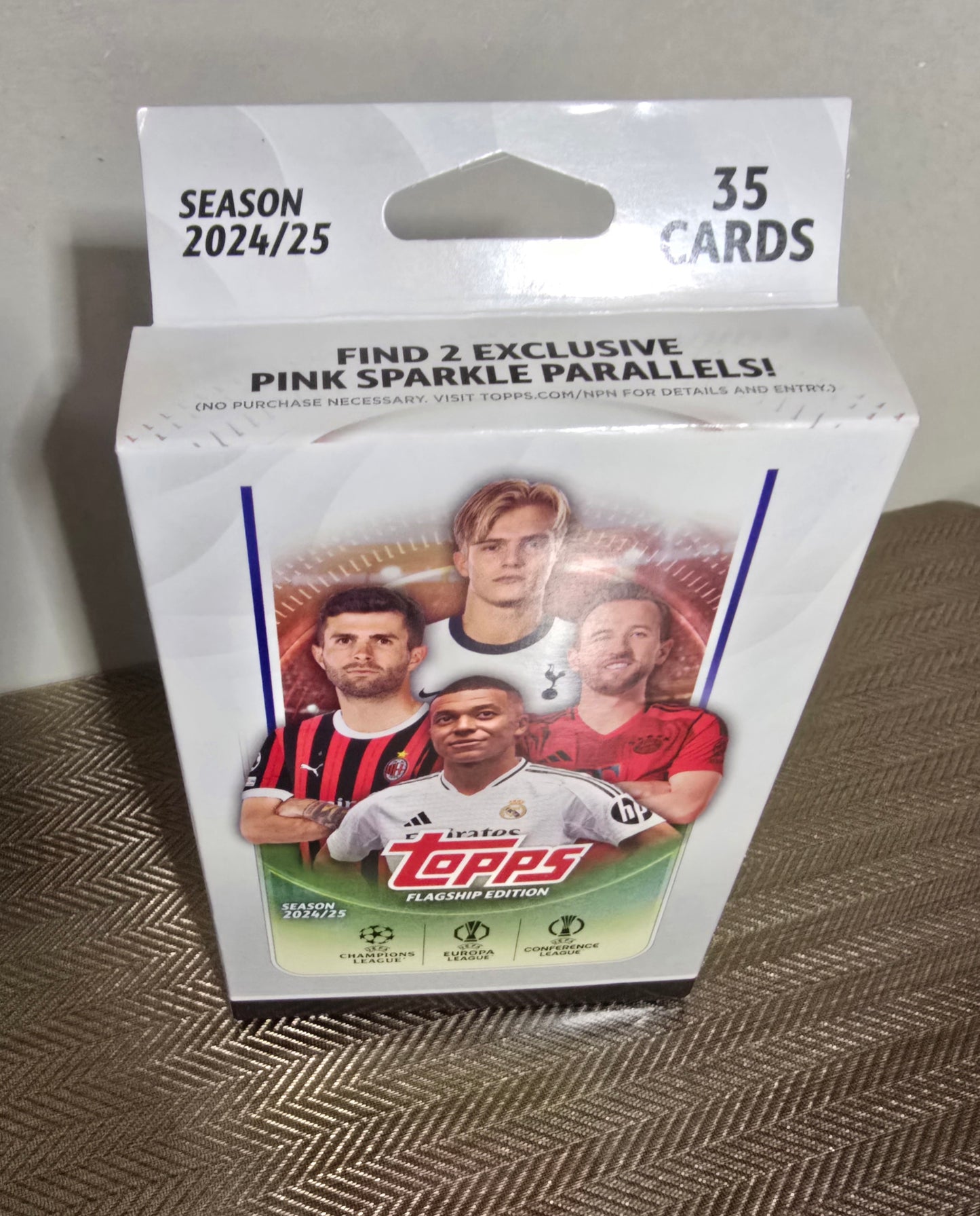 2024-25 Topps UEFA Club Competitions Cartes Foot Soccer Hanger Box