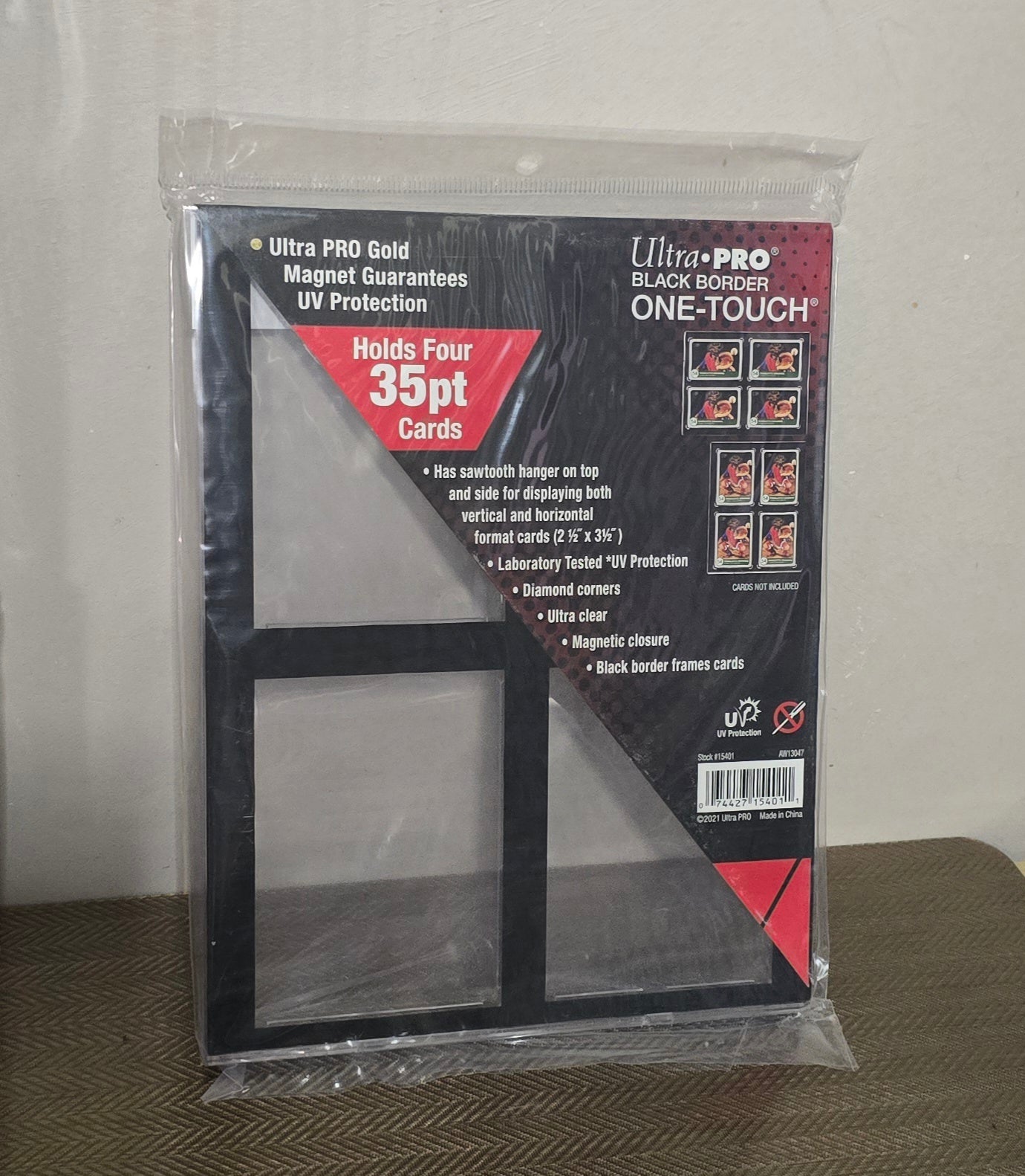 ONE-TOUCH Magnetic Holder - 35PT x 4 Card Black Border UV Ultra Pro