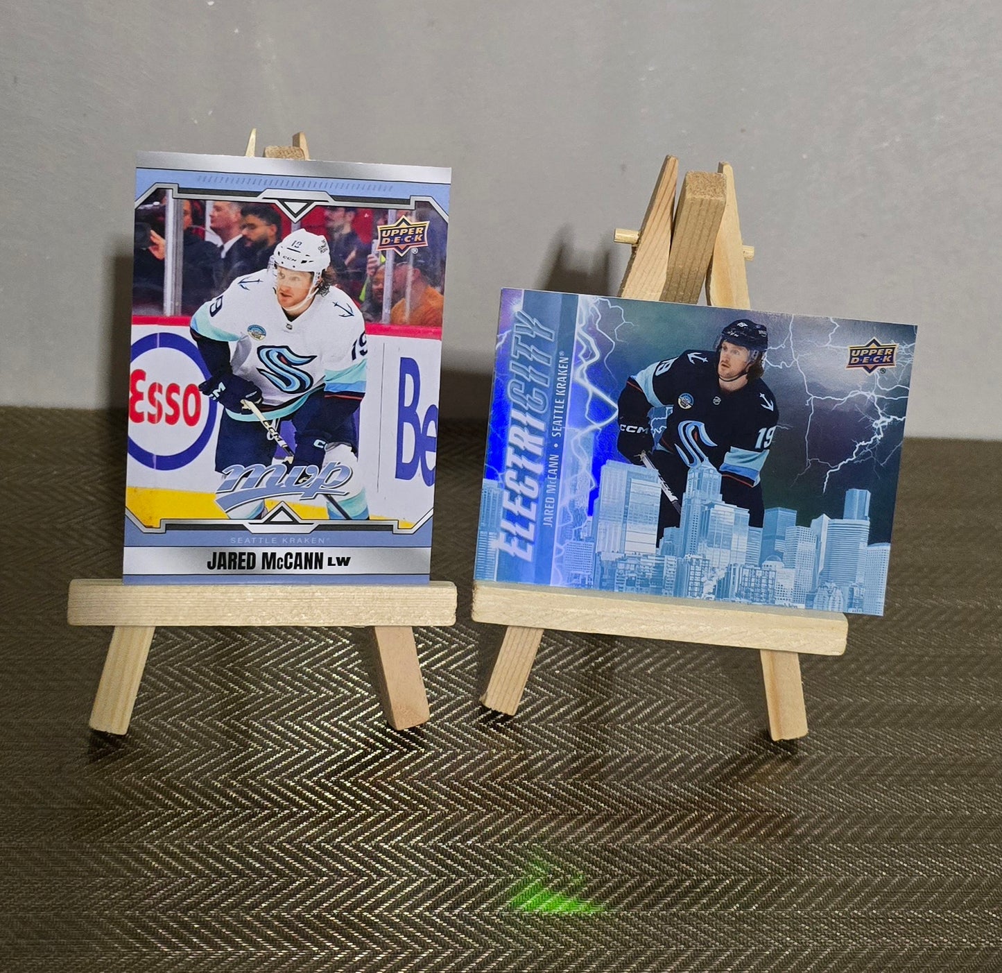 Lot 2 Cartes Collection Hockey NHL - JARED MC CANN