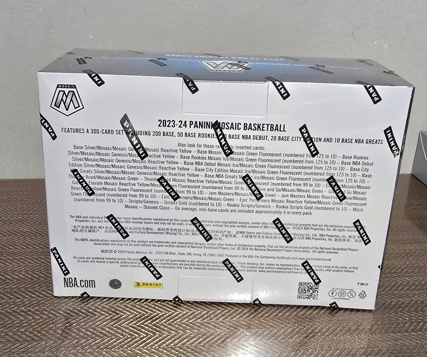 2023-24 Panini Mosaic Cartes Basketball NBA Méga Box (Yellow & Green Parallels)