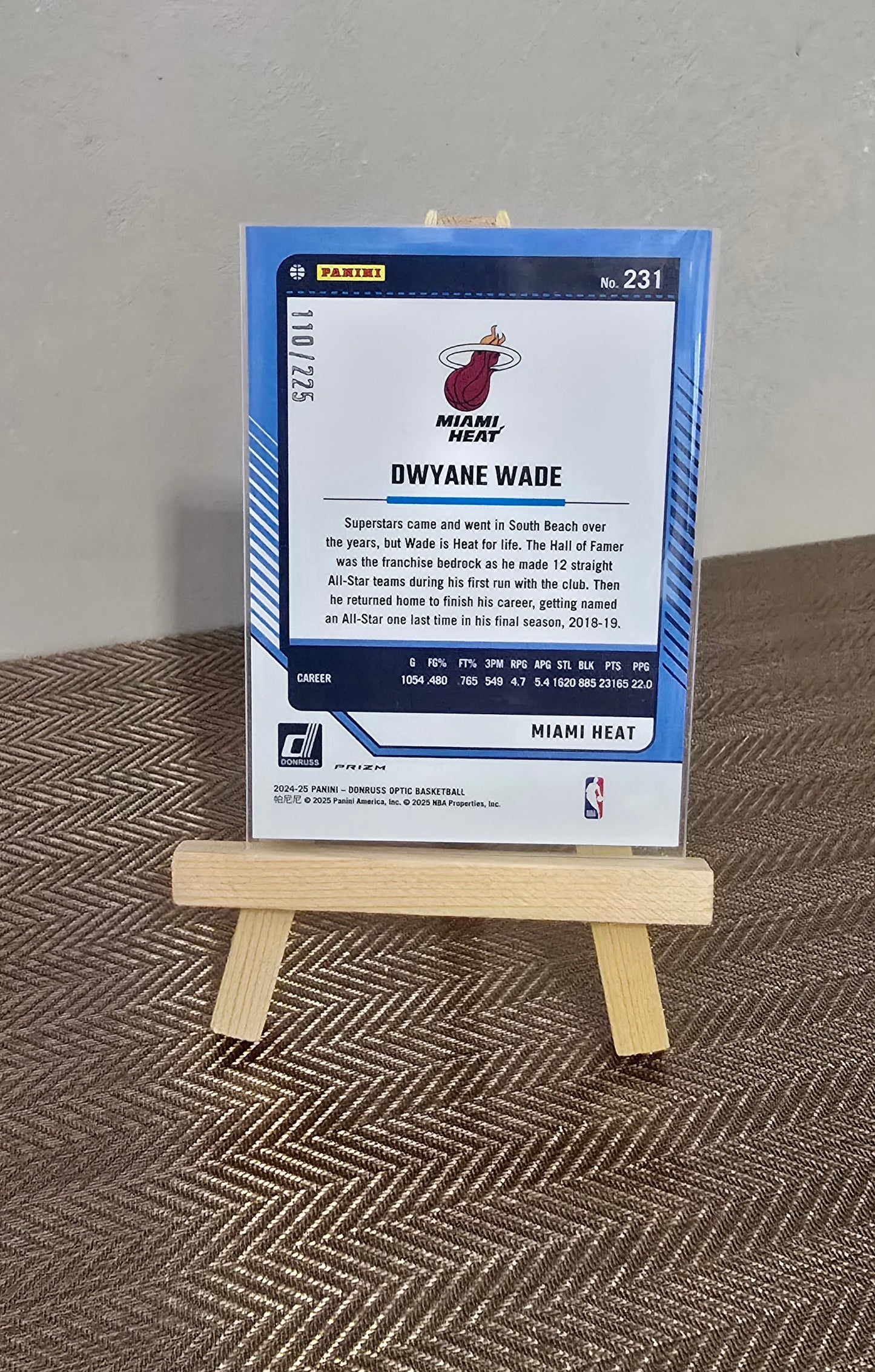Carte numérotée # 110/225 collection sport Basketball NBA DWYANE WADE