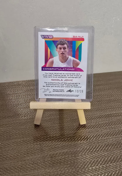 Carte Autographe numérotée #12/20 collection sport Basketball NBA NIKOLA JOVIC